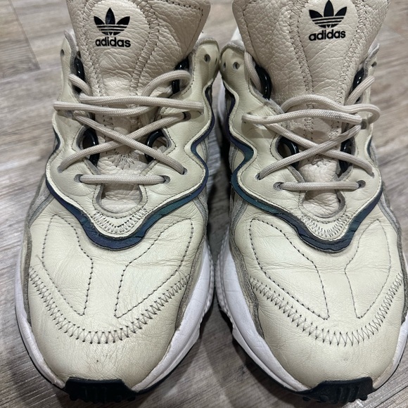 Adidas Ozweego Size 9 Women’s - Picture 3 of 7